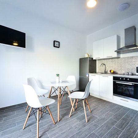 Apartmani Ab 자다르 외부 사진